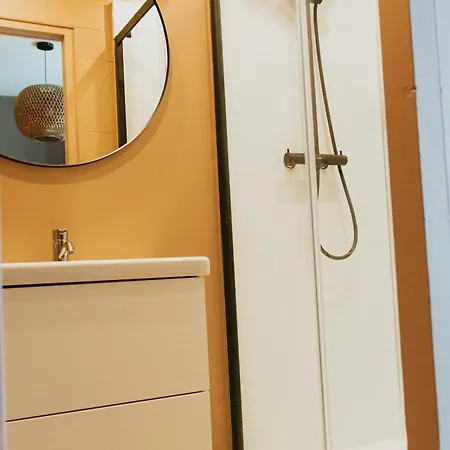 Deux Pieces Bord De Avec Jardin