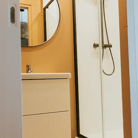 Deux Pieces Bord De Avec Jardin